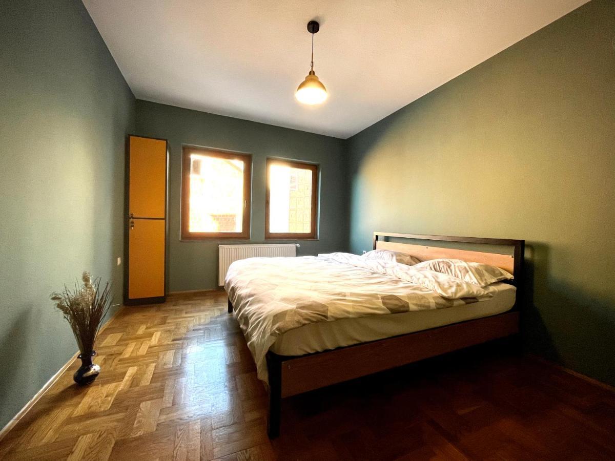 Hostel Prishtina Backpackers พริสตีนา ภายนอก รูปภาพ