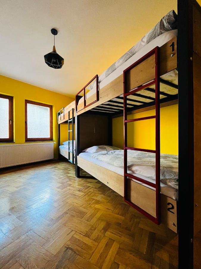 Hostel Prishtina Backpackers พริสตีนา ภายนอก รูปภาพ
