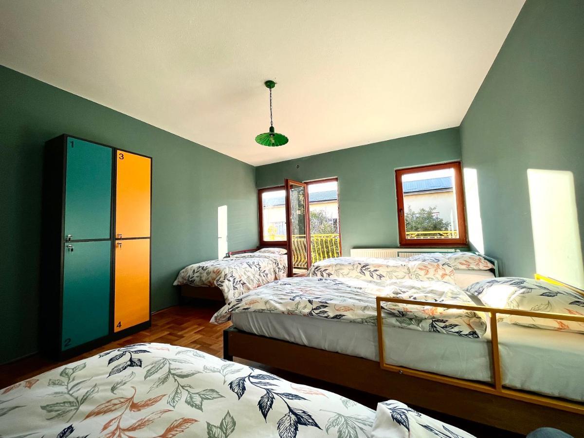 Hostel Prishtina Backpackers พริสตีนา ภายนอก รูปภาพ