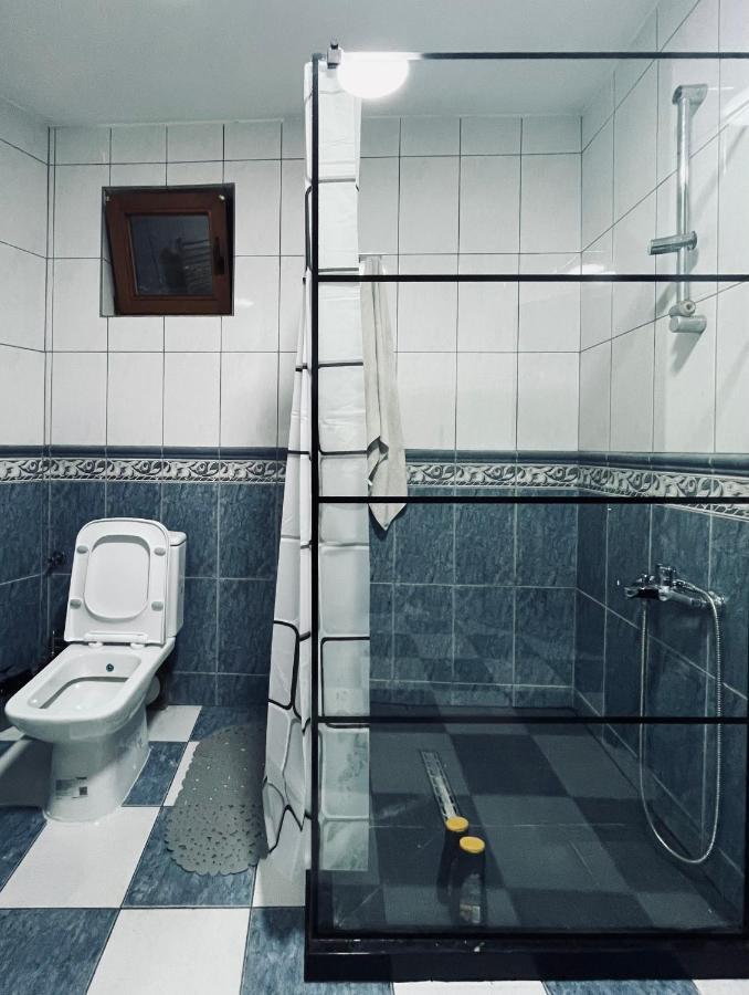Hostel Prishtina Backpackers พริสตีนา ภายนอก รูปภาพ