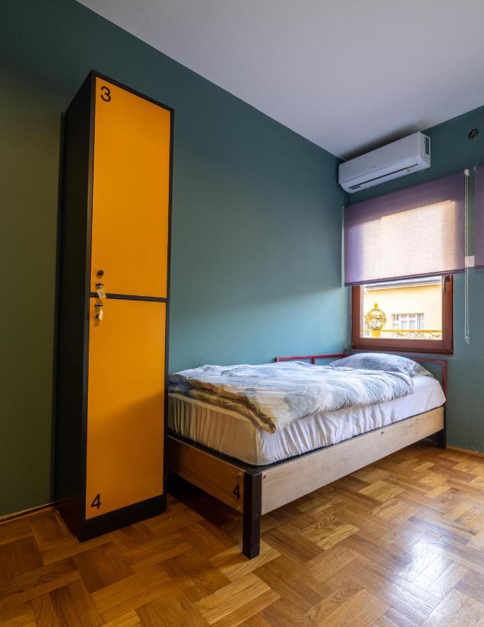 Hostel Prishtina Backpackers พริสตีนา ภายนอก รูปภาพ