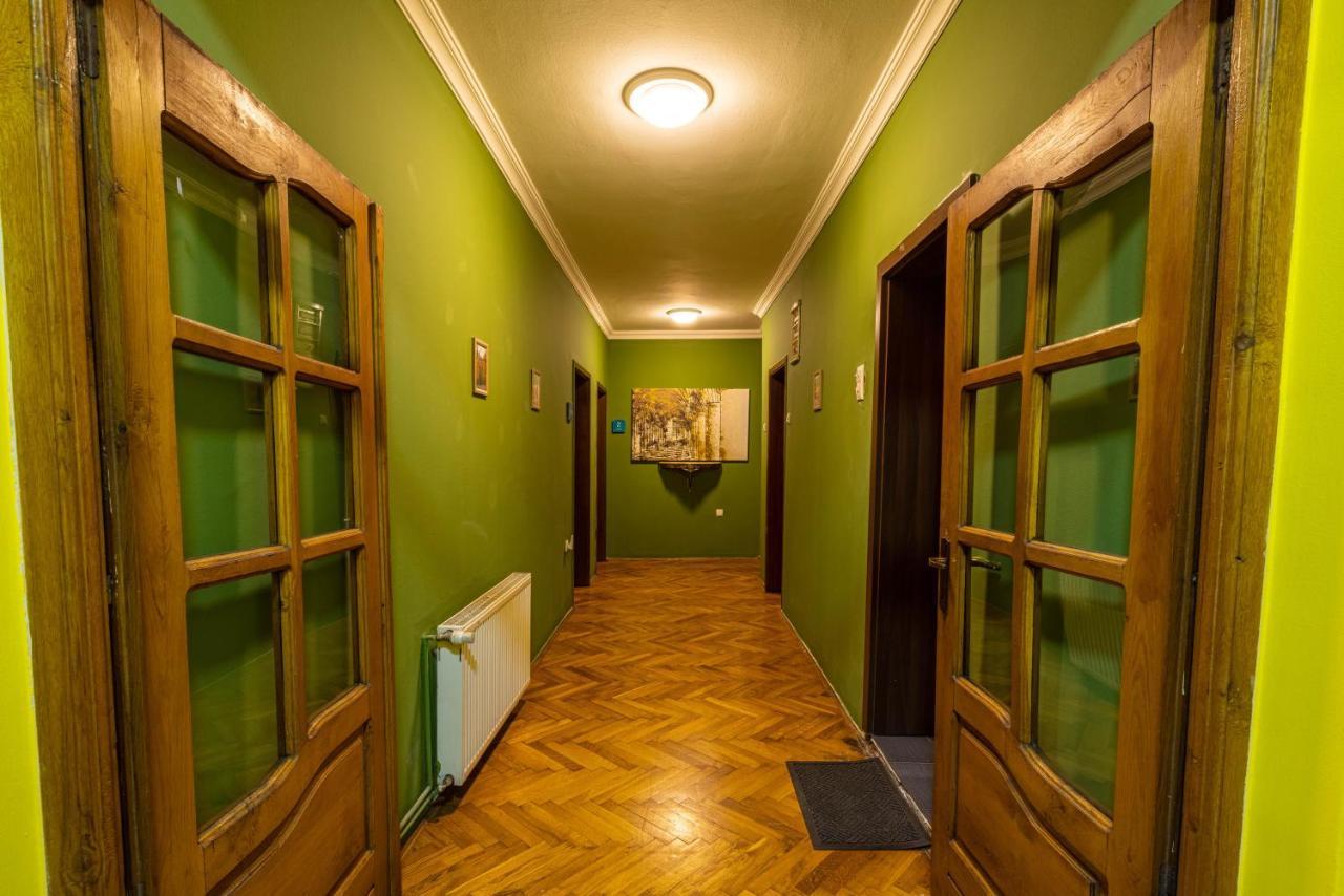 Hostel Prishtina Backpackers พริสตีนา ภายนอก รูปภาพ
