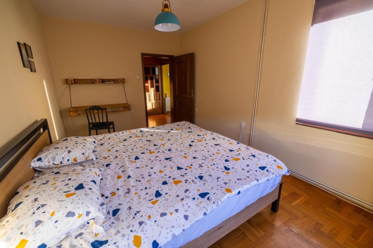 Hostel Prishtina Backpackers พริสตีนา ภายนอก รูปภาพ