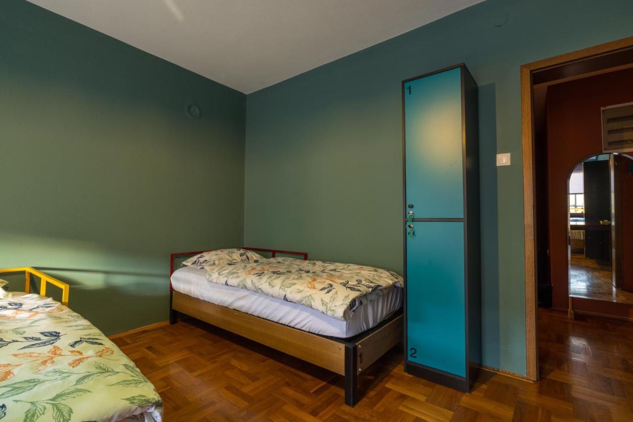 Hostel Prishtina Backpackers พริสตีนา ภายนอก รูปภาพ