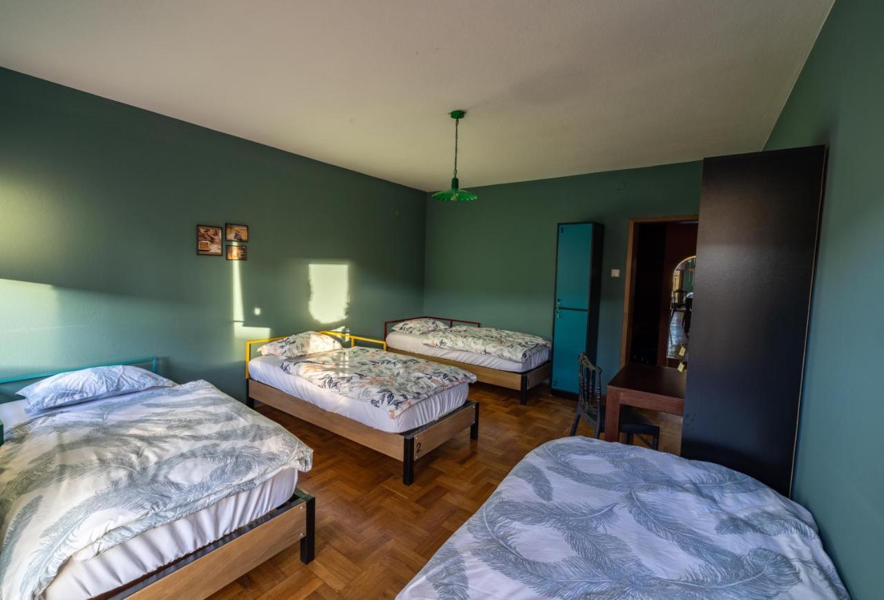 Hostel Prishtina Backpackers พริสตีนา ภายนอก รูปภาพ