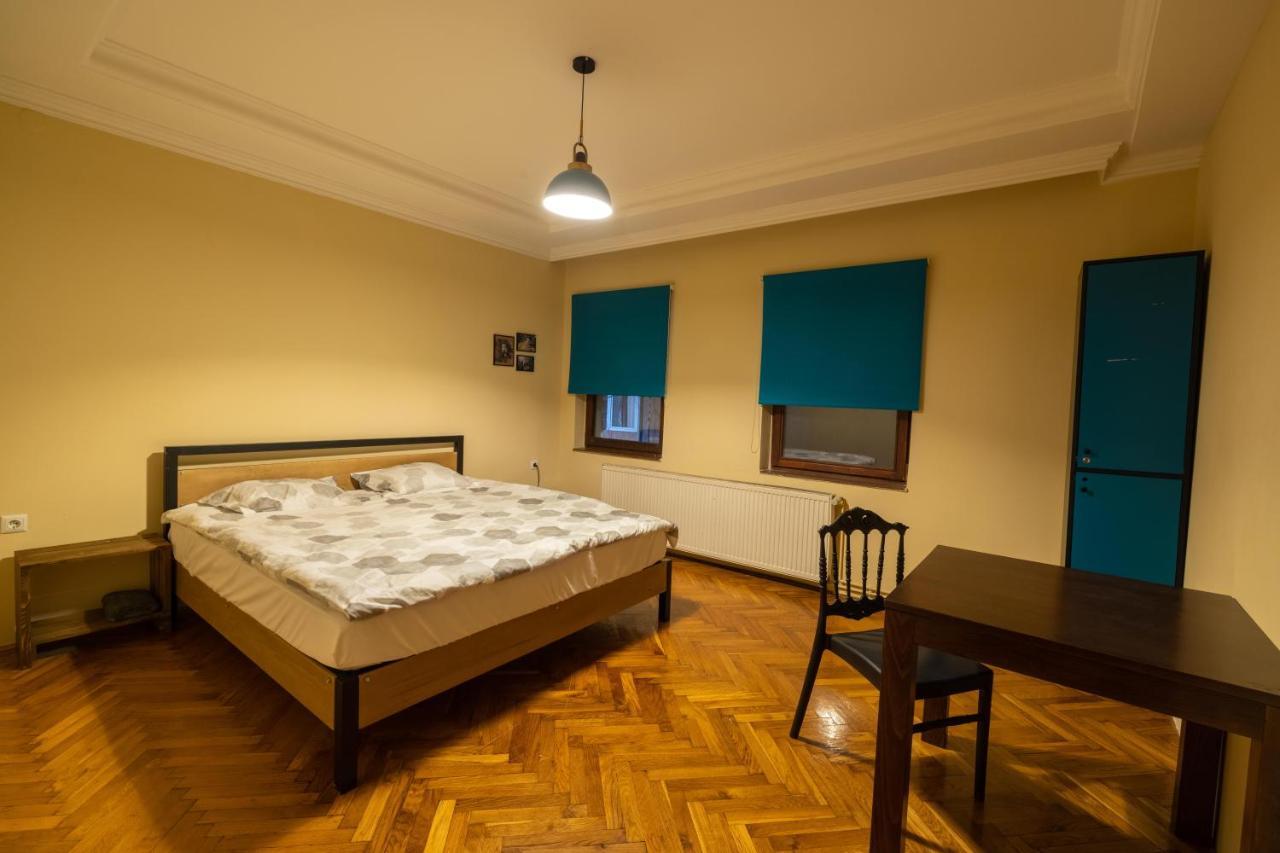 Hostel Prishtina Backpackers พริสตีนา ภายนอก รูปภาพ