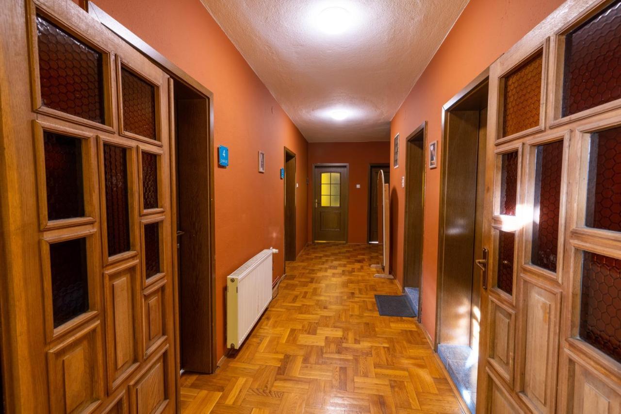 Hostel Prishtina Backpackers พริสตีนา ภายนอก รูปภาพ