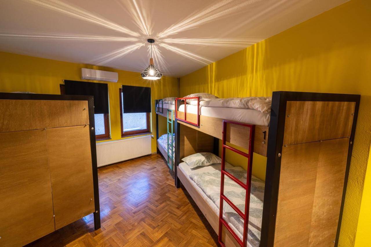 Hostel Prishtina Backpackers พริสตีนา ภายนอก รูปภาพ