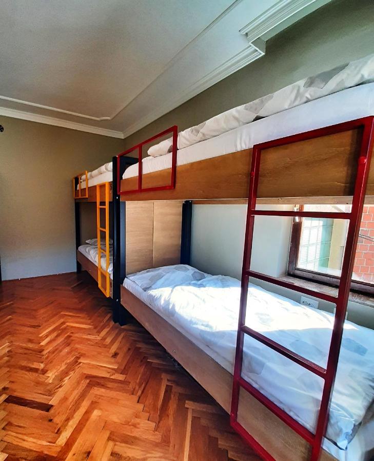 Hostel Prishtina Backpackers พริสตีนา ภายนอก รูปภาพ